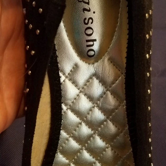 NWT ZIGI SOHO Patrizia flats velvet black w gold studs w bow.  New in box - Picture 2 of 3